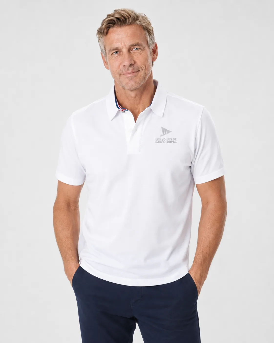 Polo Premium 26 in white seen from the front: tonal logo on the chest and a white self collar.